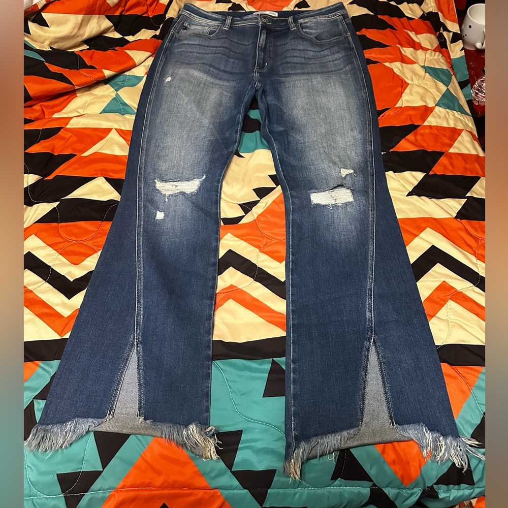 Kancan High Rise bootcut slit jean
Length is 30in 
Size is 32